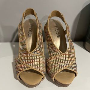 Moda multi-colored woven sandal with wooden heel and ankle strap sz 8M